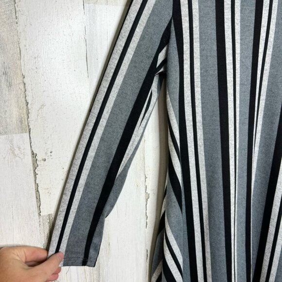 TMG New York Vintage Womren's Striped Top Gray White Size Medium - Picture 3 of 10